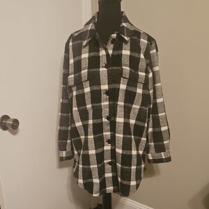 Old Navy Black and White Checkered Shacket. Heavy weight. Buttery soft. Size M